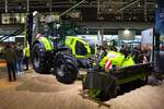 Claas Axion 870 Night Edition mit Disco 3200 Mhwerk am 14.11.25 auf der Agritechnica in Hannover Messe