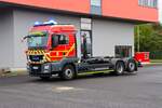 Feuerwehr Hanau Mitte MAN TGX WLF (Florian Hanau 1-66-2) am 04.10.25 bei einen Fototermin.