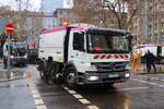 Stadtreinigung Mainz Mercedes Benz Atego 1324 mit FAUN Viajet Kehrmaschinenaufbau am 16.02.26 in Mainz am Rosenmontag bei den Aufr�umarbeiten nach dem Umzug  