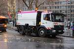 Stadtreinigung Mainz Mercedes Benz Atego 1324 mit FAUN Viajet Kehrmaschinenaufbau am 16.02.26 in Mainz am Rosenmontag bei den Aufr�umarbeiten nach dem Umzug  