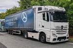 =MB Actros-Sattelzug der Spedition HENKE rastet im Juli 2025 an der A 7