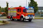 Feuerwehr Hanau Mitte Mercedes Benz Atego 1530 Lentner HLF 20/16 (Florian Hanau 1-46-2) am 04.10.25 bei einen Fototermin.