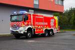 Berufsfeuerwehr Hanau Mercedes Benz Arocs 2642 Lentner GTLF (Florian Hanau 1-26-1) am 04.10.25 bei einen Fototermin.