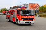 Feuerwehr Langenselbold Mercedes Benz Atego 1529 Magirus DLA(K) (Florian Langenselbold 1-30-1) am 19.10.25 bei einen Fototermin.