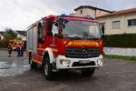 Feuerwehr Bruchkbel Rodorf Mercedes Benz Atego 1530 LF10 Kats (Florian Hammersbach 2-43-2) bei einer Jugendfeuerwehr Grobung am 25.10.25 in Erlensee an der Georg Bchner