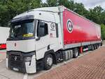 =Renault-Sattelzug von KARINCA-Logistics auf einem Rastplatz an der A7 im Juli 2025