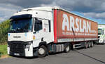=Renault-Sattelzug der Spedition ARSLAN rastet im Juli 2025 an der A 7