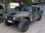 High Mobility Multipurpose Wheeled Vehicle, uns besser bekannt als HUMVEE aus dem Jahr 1986, gezeigt.
