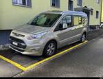 Ford Tourneo Connect auf einem Parkplatz in Busswil am 26.10.2025