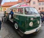 =VW T2 als Ausschankwagen und Werbetrger fr PLLECKEN-Bier, eingesetzt beim Ortsjubilum 1000 Jahre Groenbach im Juni 2025