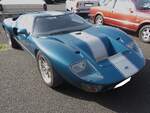 Ford GT, gebaut von 2004 bis 2006 als Retro-Car des legendären Ford GT40 der Jahre von 1964 bis 1968. Insgesamt verließen 4.038 Sportwagen dieses Typs das Ford-Werk Wixom im US-Bundesstaat Michigan. Der als Mittelmotor verbaute V8-Motor hat ...