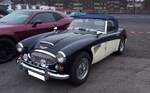 Austin Healey 3000 MK III in der Farbkombination indigo blue over ivory.