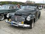 Buick Roadmaster Convertible 2DR (1941), aufgenommen April 2012 beim Oldtimertreffen auf Theresienwiese in Mnchen
