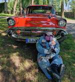 =Chevrolet Bel Air hat einen schattigen Platz bei der Oldtimerausstellung bei Schloss Fasanerie gefunden, 06-2025
