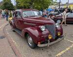 Chevrolet Series 85 JA-Six Master DeLuxe Business Coupe im Farbton cloisonne maroon aus dem Jahr 1939.