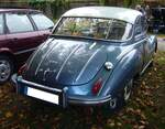 Heckansicht eines DKW F93 3=6 als zweitrige Limousine.