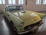 Ford Thunderbird Convertible des Modelljahres 1955 mit einem Hardtop-Dach.
