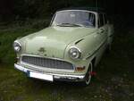 Opel Olympia Rekord Cabriolet-Limousine des Modelljahres 1956 im Farbton saharagelb.