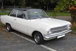 Opel Rekord A in der Karosserieversion zweitrige Limousine.