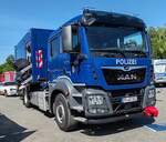 =MAN als Halbgruppen-Gertekraftwagen des technischen Einsatzdienstes der BUNDESPOLIZEI, gesehen auf dem Ausstellungsgelnde anl.