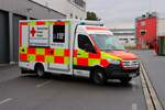 DRK Rettungsdienst Main Kinzig Kreis Mercedes Benz Sprinter RTW mit Hospimobil Aufbau am 04.10.25 bei einen Fototermin.