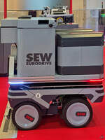 Ein autonomes Transportfahrzeug für den Logistikbereich der Firma SEW Eurodrive, so gesehen Ende April 2026 auf der Hannovermesse.