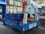Ende April 2026 war auf der Hannovermesse diese als Outdoor Campus AGV (Heavy-Duty Unmanned AGV) bezeichnete autonome Transportplattform ausgestellt, welche zum Transport von Nutzlasten von 5 bis 200 Tonnen über Betonböden, Stahloberflä ...