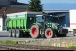 Fendt 516 mit Anhnger unterwegs in Chavornay am 02.10.2025