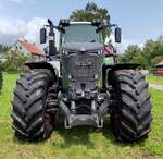 =Vorderansicht eines Fendt 936 Vario, gesehen beim Ortsjubilum 1000 Jahre Groenbach im Juni 2025