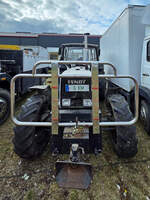 Dieser Fendt-Traktor eines lokalen Zirkusunternehmens war im April 2026 in Hattingen zu sehen.