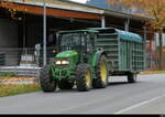 John Deere 5720 mit Anhnger unterwegs in Interlaken am 01.11.2025