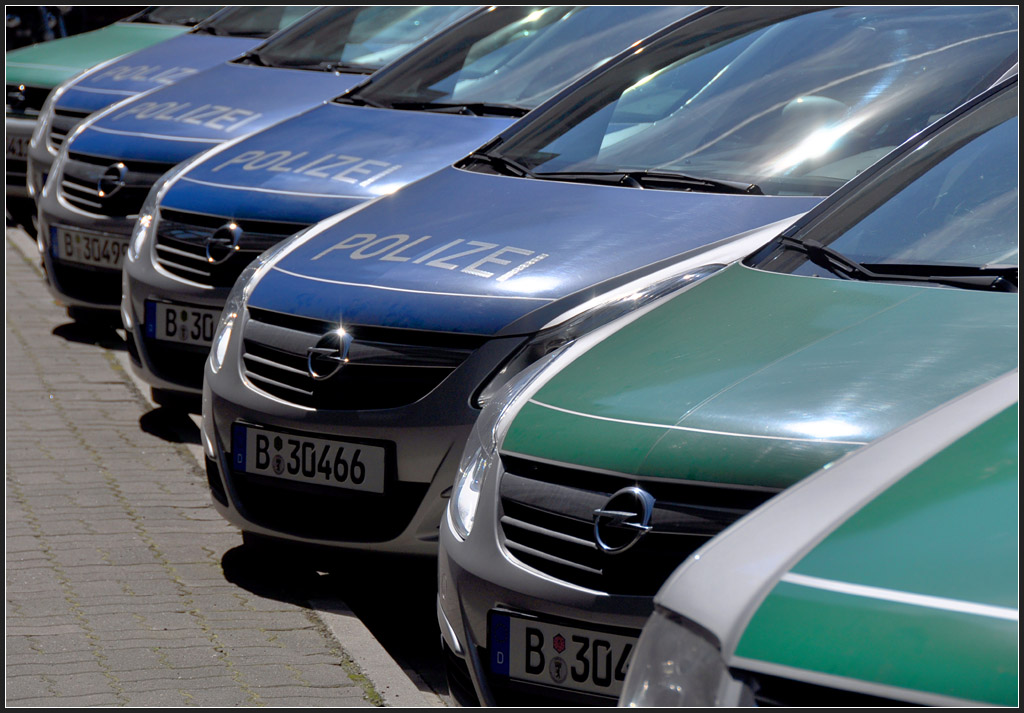 . Alles Opel - Polizeiautos in Berlin, August 2011 (Jonas)