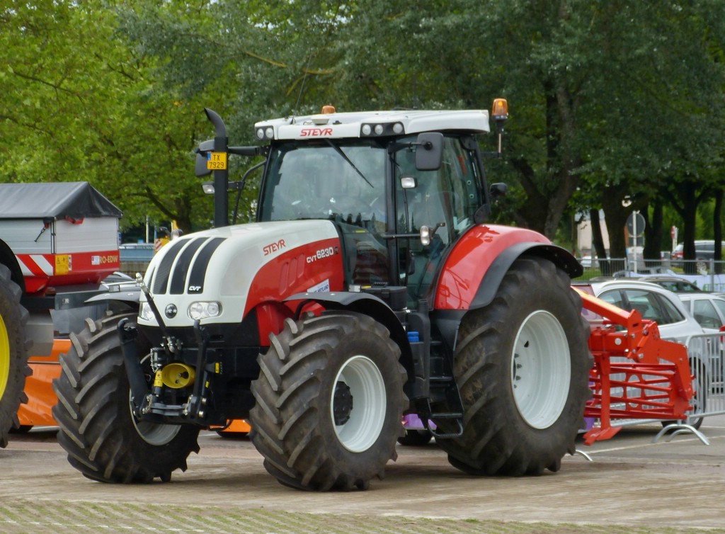  Bei der Landwirschatsausstellung in Ettelbrck war auch dieser Steyr CVT 6230 zu sehen.  05.07.2013