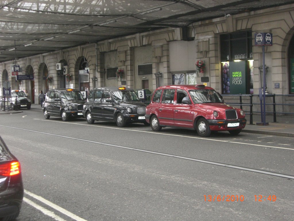  Taxis an der Station London Waterloo 