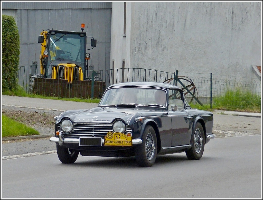  Triumph TR 4, Bj 1965, als Teilnehmer der Rotary Castle Tour durch Luxemburg. 30.06.2013 
