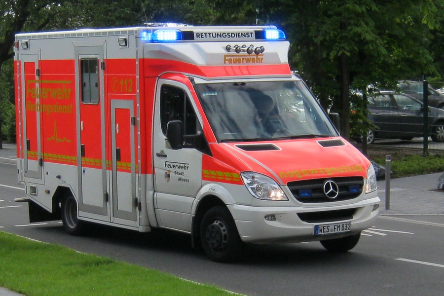 2. Rettungswagen der Rettungswache Moers aus dem Kreis Wesel.

Am 2.7. ist der RTW in Moers Fotografiert worden