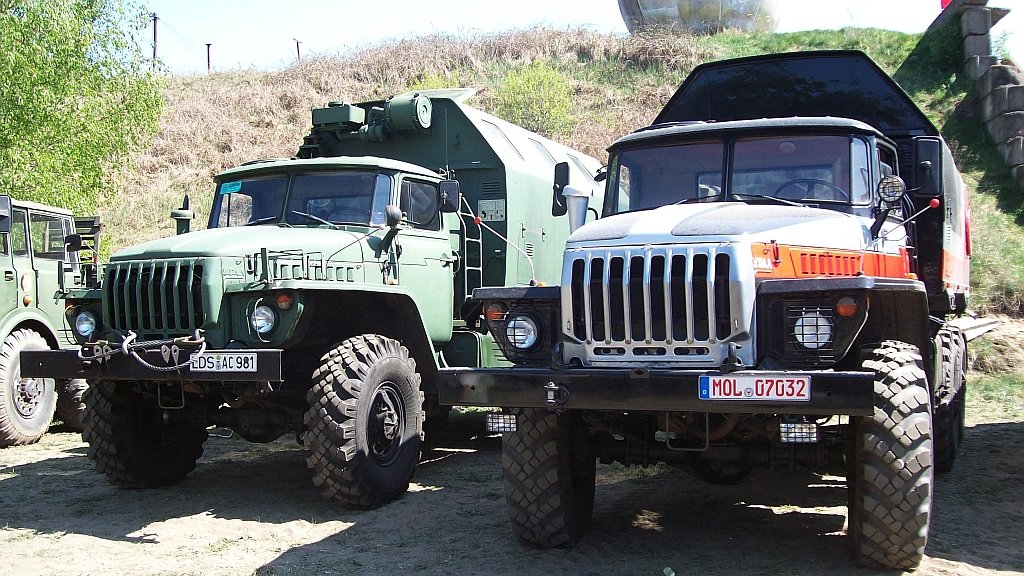 2x Ural 4320 beim 3. OST-Fahrzeug-Treffen auf dem Flugplatz Finow am 25.04.2009