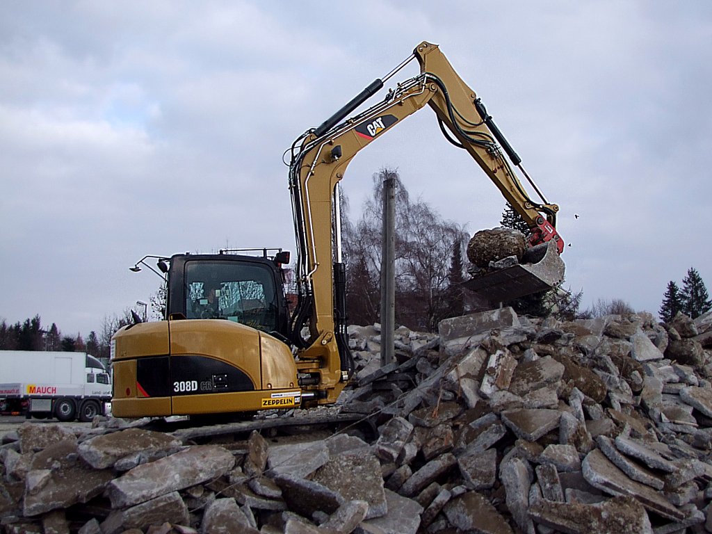 308D schichtet Abruchmaterial auf einen Haufen;110121