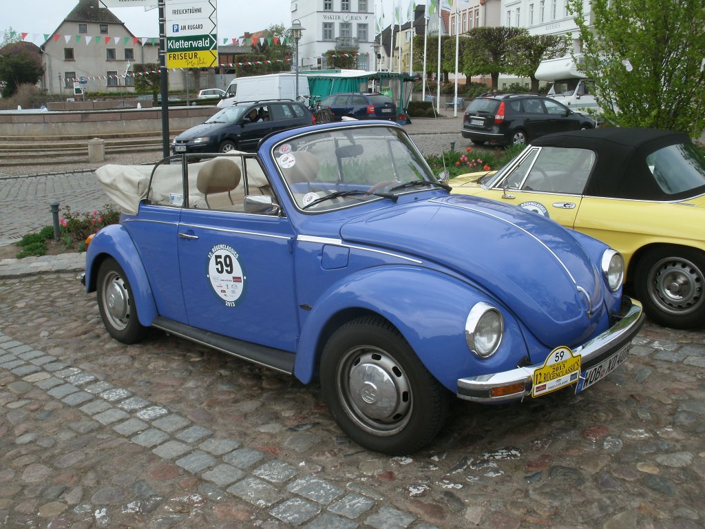 35 Jahre alt ist Dieser VW Typ 15 Baujahr 1978 der,am 10.Mai 2013,auf dem Marktplatz in Bergen/Rgen stand.