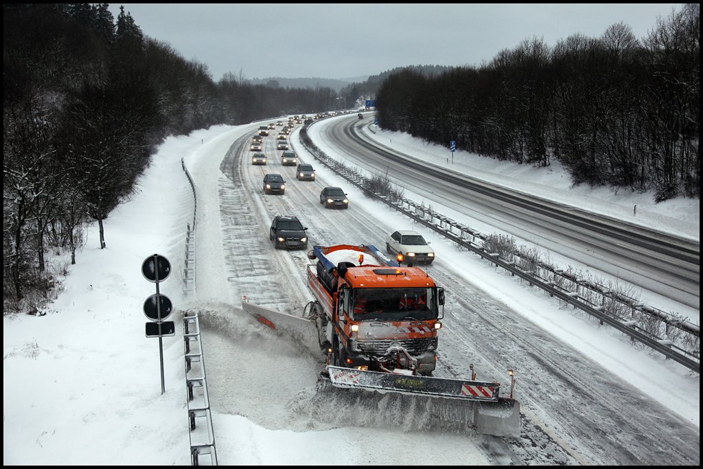 Actros 1831 im Winterdienst. Gru an die Kollegen. (09.01.2010)