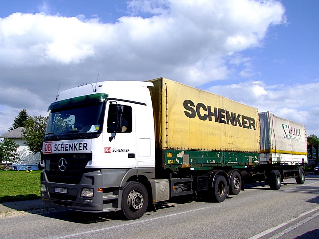 ACTROS von DB-Schenker mit Wechselcontainer diverser Epochen;110810