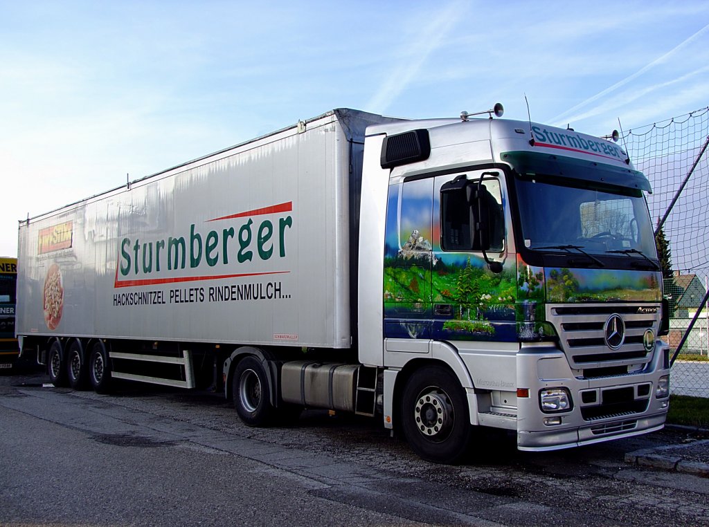 ACTROS von Sturmberger, transportiert in seinem Auflieger CO2-Neutrale Brennstoffe; 111211
