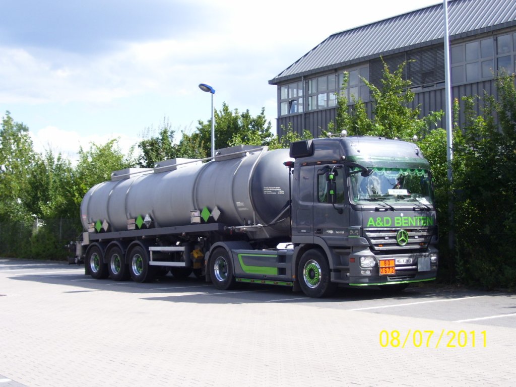 A&D Benten Tankzug mit Ammonaik beladen  abgestellt im Gewerbegebiet Mnchengladbach am 08.07.2011