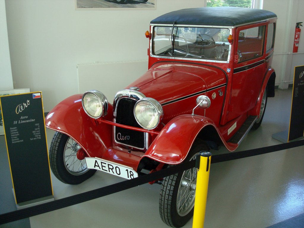 Aero 18 Limousine, das Fahrzeug aus der CSR wurde 1932 gebaut und fuhr als Taxi in Prag, 2-Zyl.Motor mit 662ccm und 18PS, 70Km/h, Autosammlung Steim Schramberg, Aug.2010