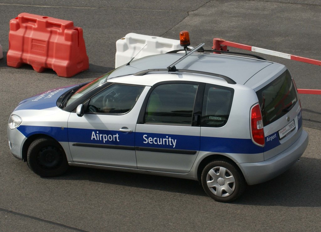 Airport-Security  200926 , EDDL-DUS, Dsseldorf, 23.09.2010, Germany 

