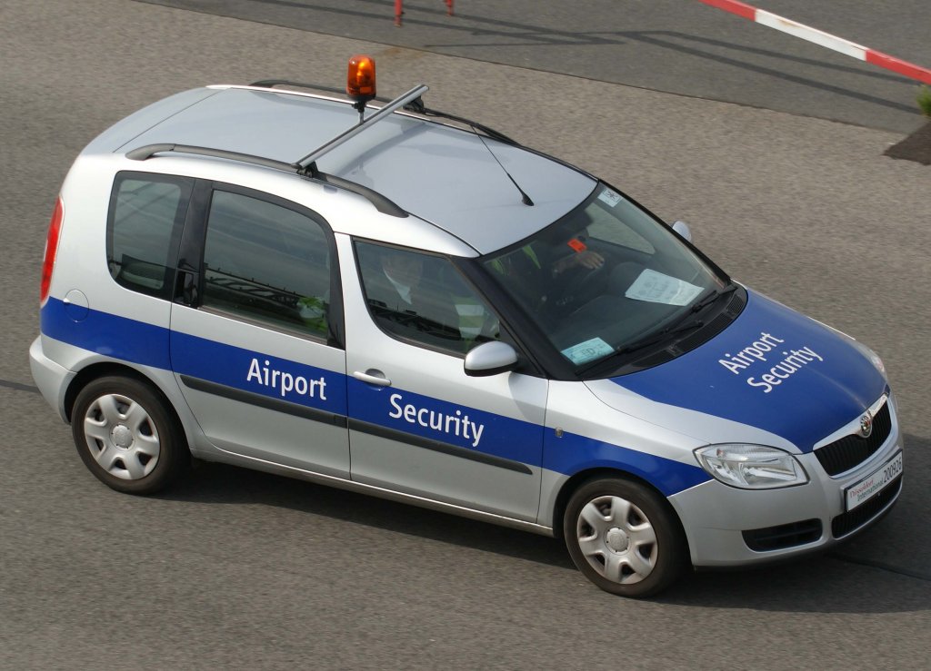 Airport-Security  200981 , EDDL-DUS, Dsseldorf, 22.09.2010, Germany 

