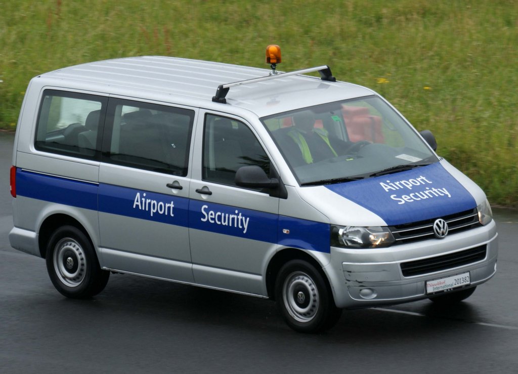 Airport-Security  201382 , EDDL-DUS, Dsseldorf, 20.06.2011, Germany 

