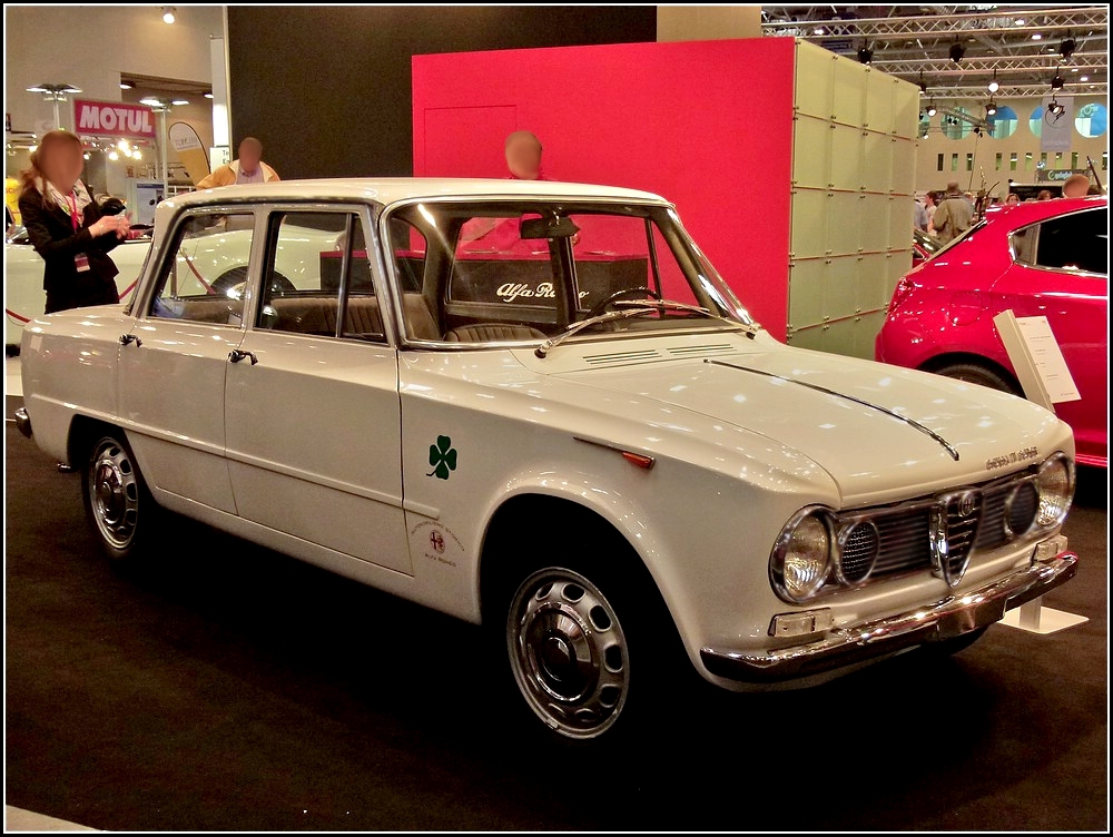 Alfa Romeo Giulia Ti Super, Bj 1963, 4 Zyl. 1570ccm, doppelnockenwelle, 112Ps bei 6500 U/min, 190 Km/h, aufgenommen am 02.04.2011 bei der Techno Classica in Essen.  