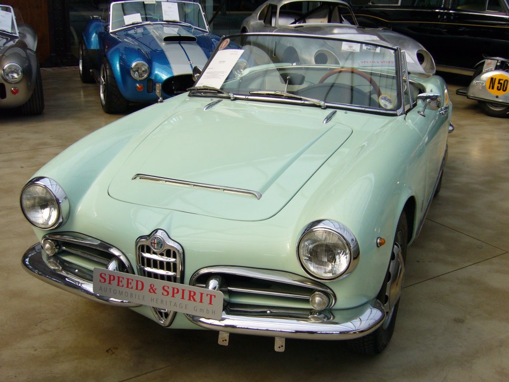 Alfa Romeo Giulietta Spider. 1955-1965. Ab 1962 hie das Auto Giulia Spider. Pininfarina hat hier wieder ein Meisterwerk hinterlassen. Meilenwerk Dsseldorf.