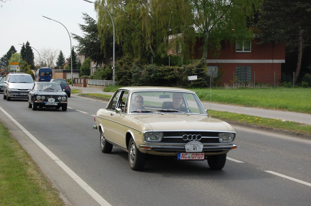 Als bei der Firma Audi noch Autos gebaut wurden, bei denen keine Raumlenkerachsen herausfielen und Spoiler gebraucht wurden, damit die Bchse auf der Strae bleibt. AUDI 100